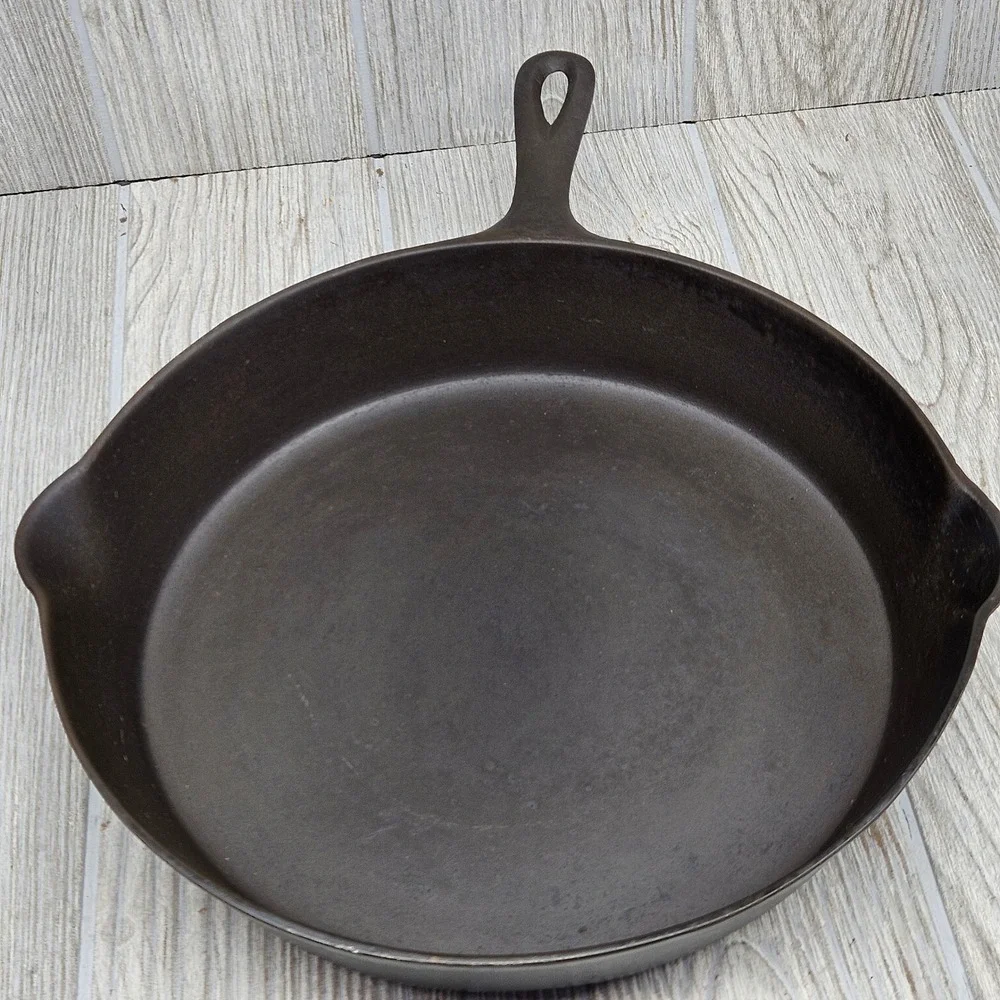 Vintage Lodge 3 Notch Cast Iron Skillet 8 D Heat Ring 10.5 Inch Pan Dual Spout